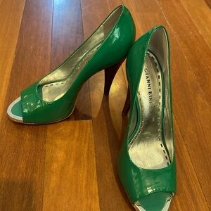 Gianni Bini Green Peep Toe Heels size 8